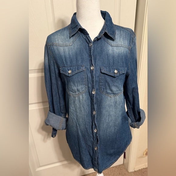 In Style Tops - Ladies denim style chambray top